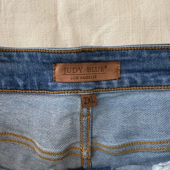 Judy Blue Medium Wash Raw Hem High Rise Denim Shorts Womens Size 2XL Stretch - Picture 2 of 11